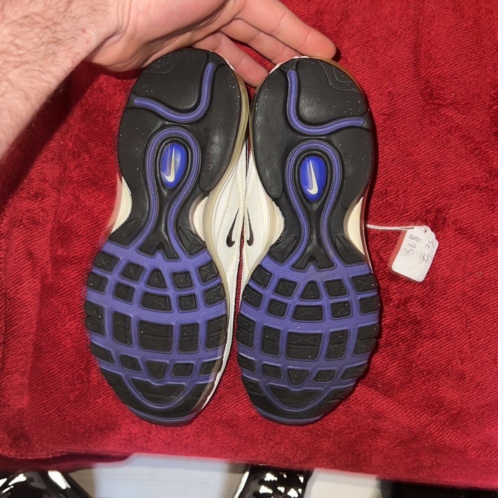 Air maxes - Picture 3 of 5